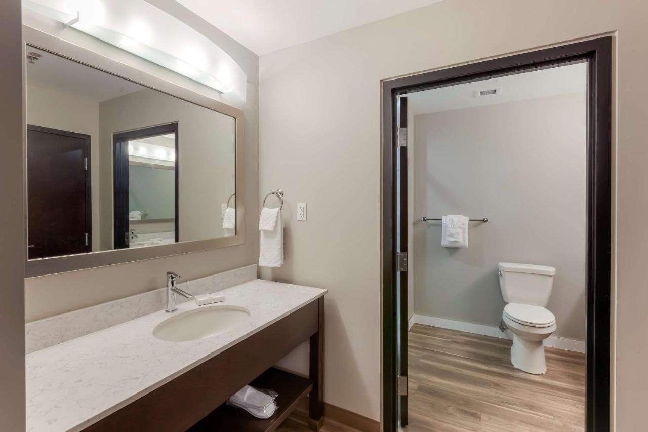 Best Western Premier Northwood Hotel Timmins Exterior photo